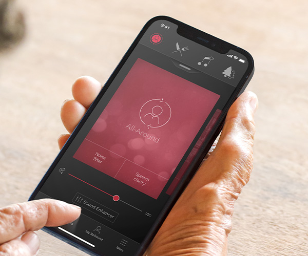 ReSound Key iPhone in der Hand